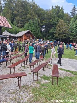 Hubertova sv. maša pri lovskem domu Sela v Sovinji Peči (11)